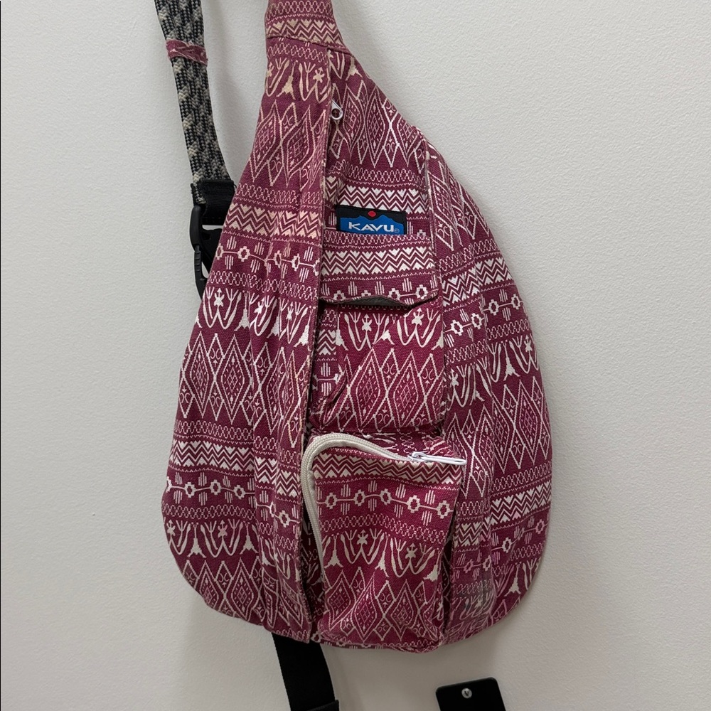 Kavu Slingpack Sling Bag Burgundy White Aztec Ropalooza Rope Bag! - Picture 2 of 10